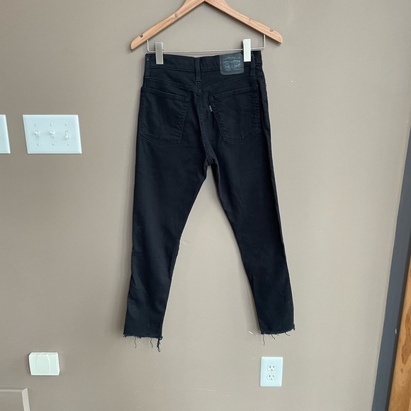 Levi’s Wedgie Skinny Distressed Raw Hem Jeans in Black‎ Size 27 - Picture 7 of 9